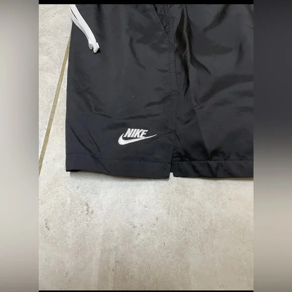 Men's Nike Sportswear Woven Flow Black Shorts new with tags DR5678-010 - Picture 5 of 6